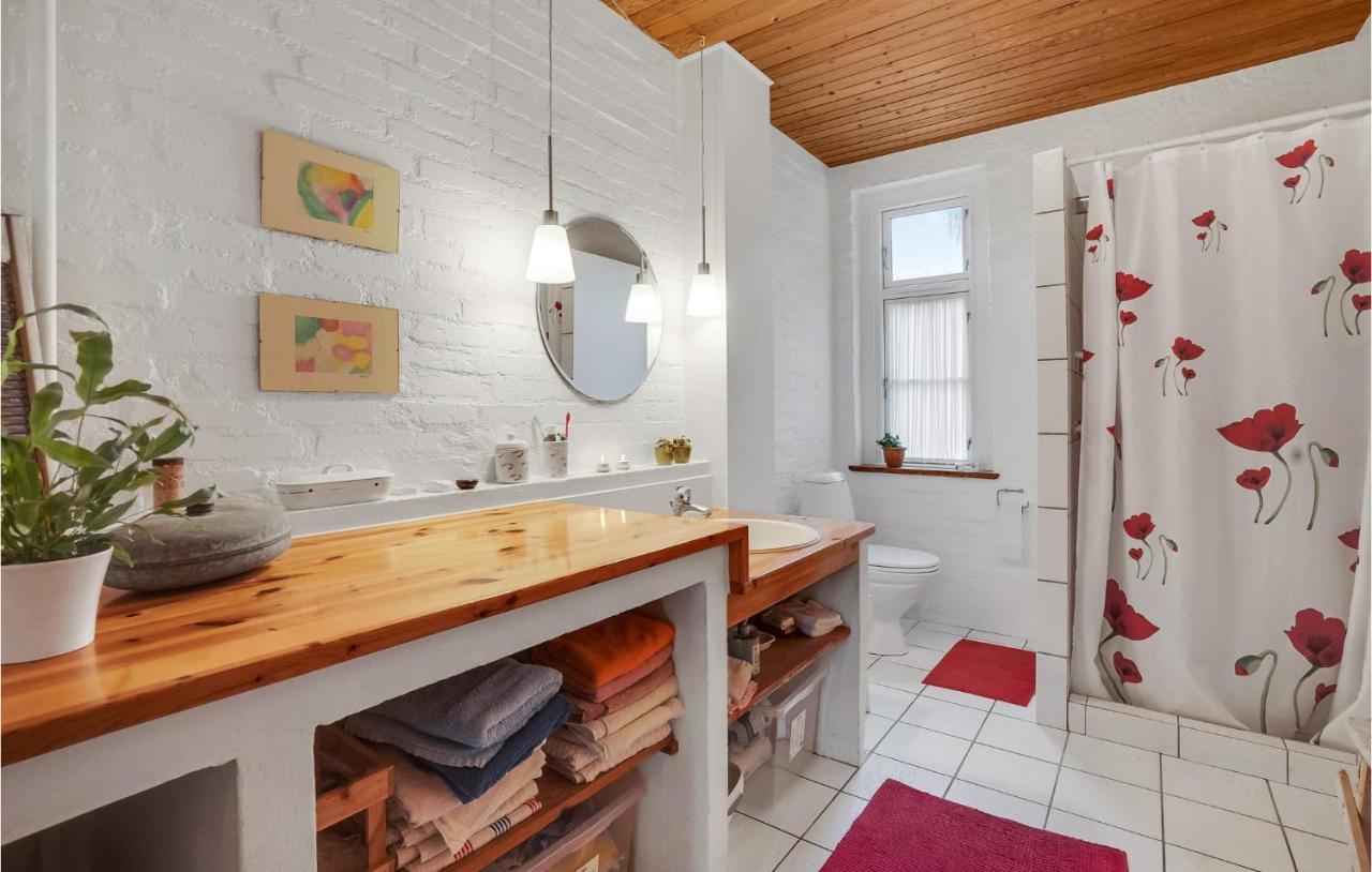 Holiday home Lovely In With Kitchen